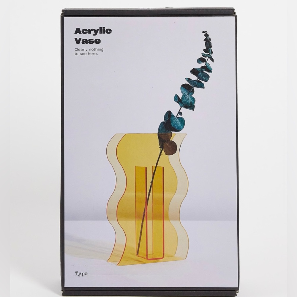 Typo wavy vase